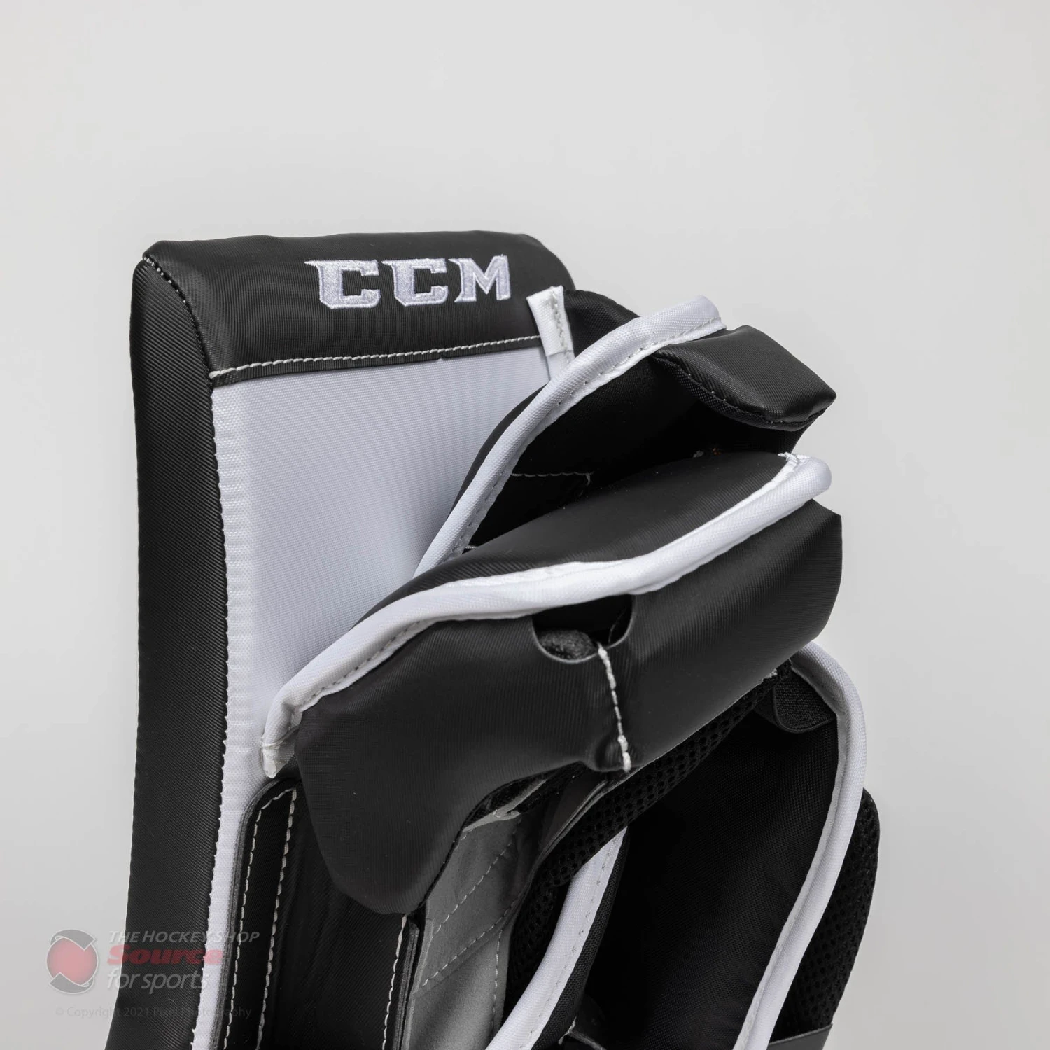CCM Extreme Flex E5.9 Intermediate Goalie Blocker - Source Exclusive 6 CCM Extreme Flex E5.9 Intermediate Goalie Blocker - Source Exclusive - Image 4
