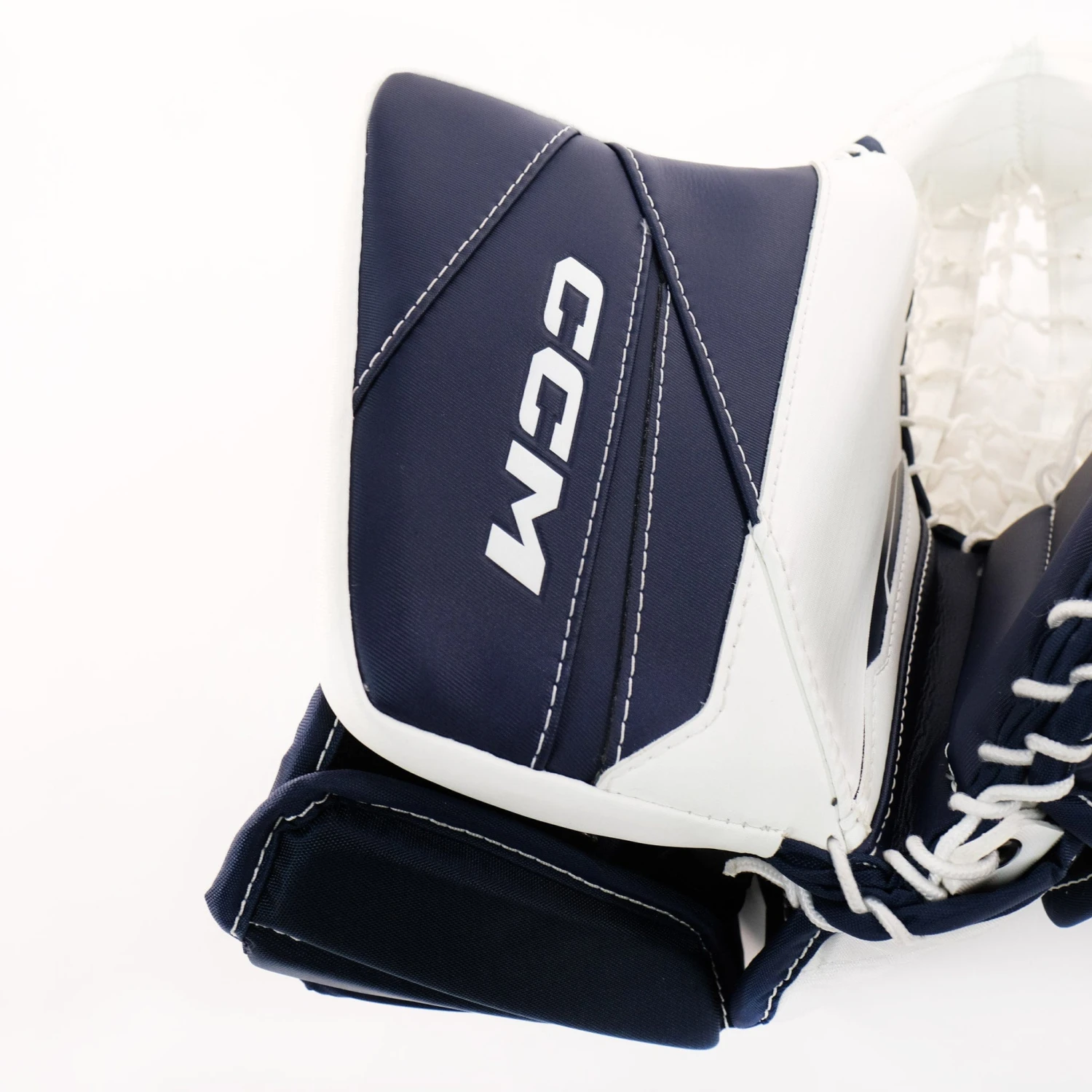 CCM Axis 2.9 Intermediate Goalie Catcher 19 CCM Axis 2.9 Intermediate Goalie Catcher - Image 17