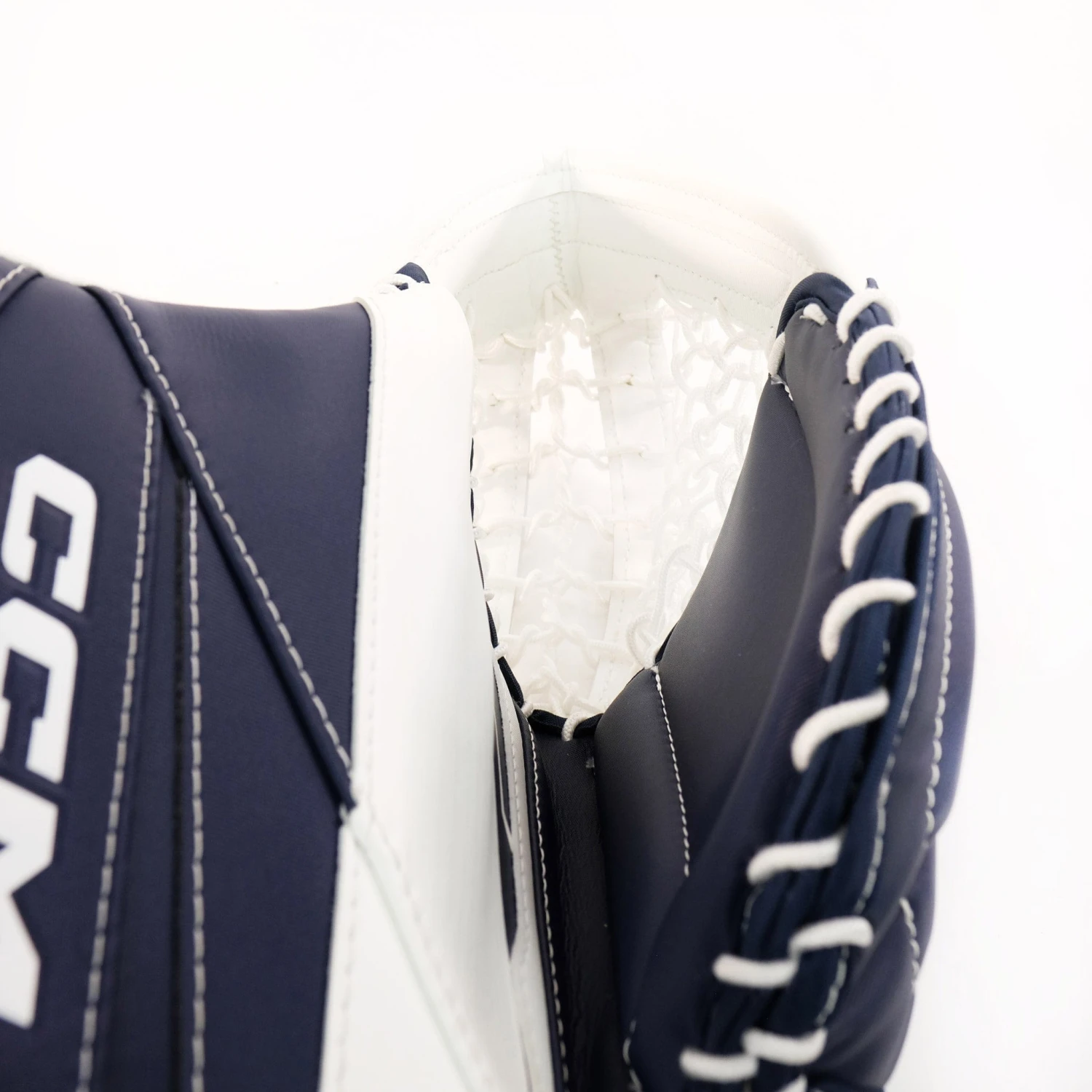 CCM Axis 2.9 Intermediate Goalie Catcher 16 CCM Axis 2.9 Intermediate Goalie Catcher - Image 14