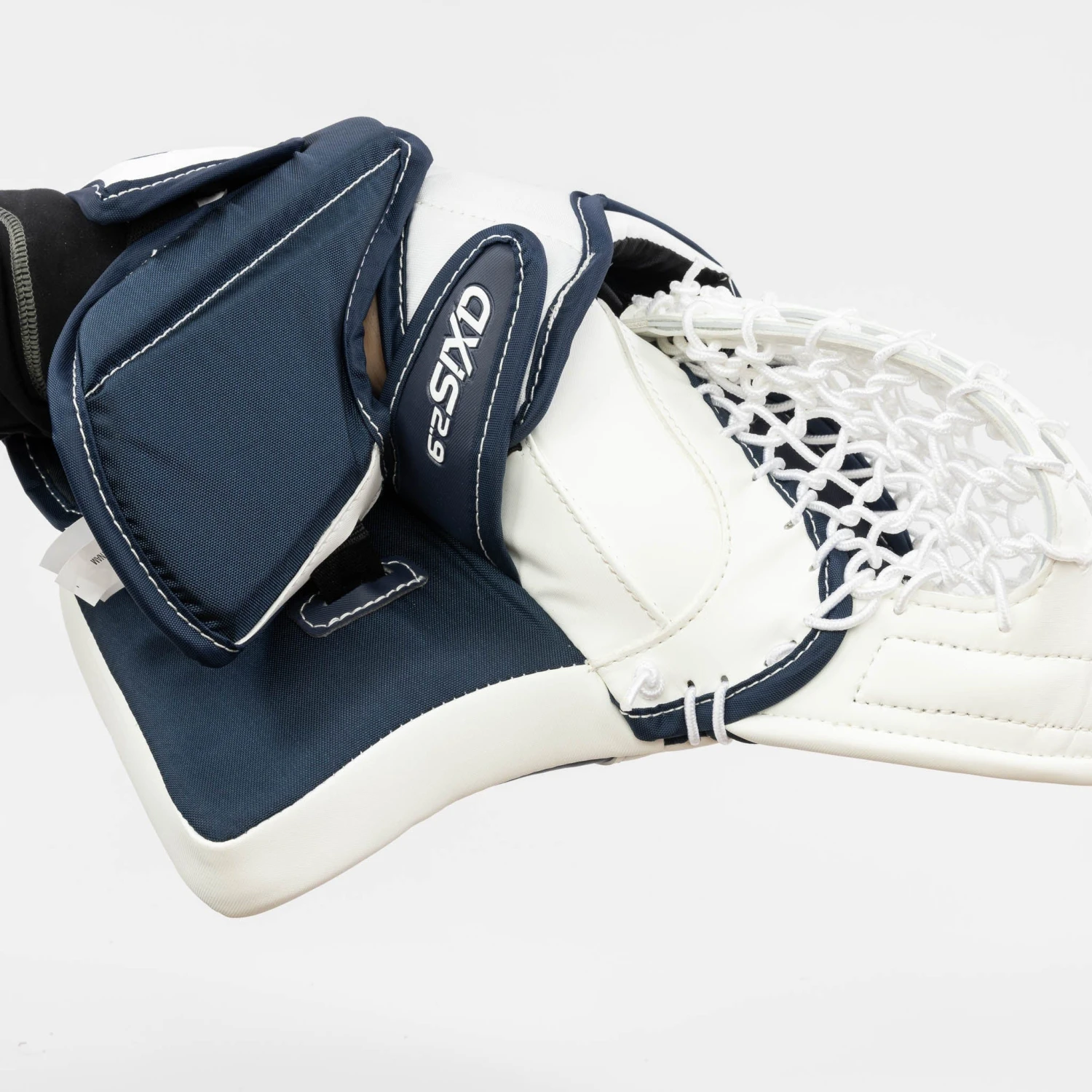 CCM Axis 2.9 Intermediate Goalie Catcher 7 CCM Axis 2.9 Intermediate Goalie Catcher - Image 5