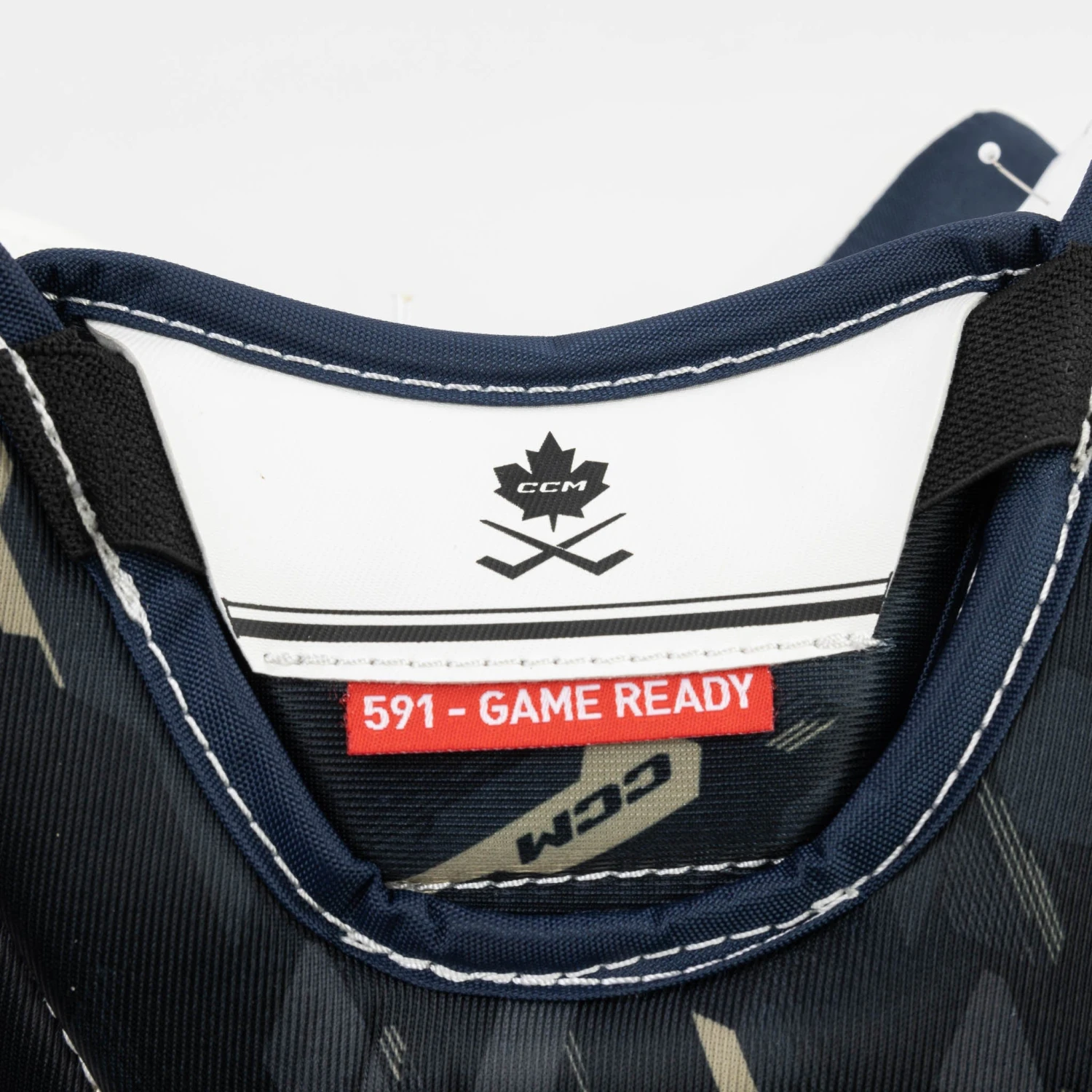 CCM Axis 2.9 Intermediate Goalie Catcher 12 CCM Axis 2.9 Intermediate Goalie Catcher - Image 10