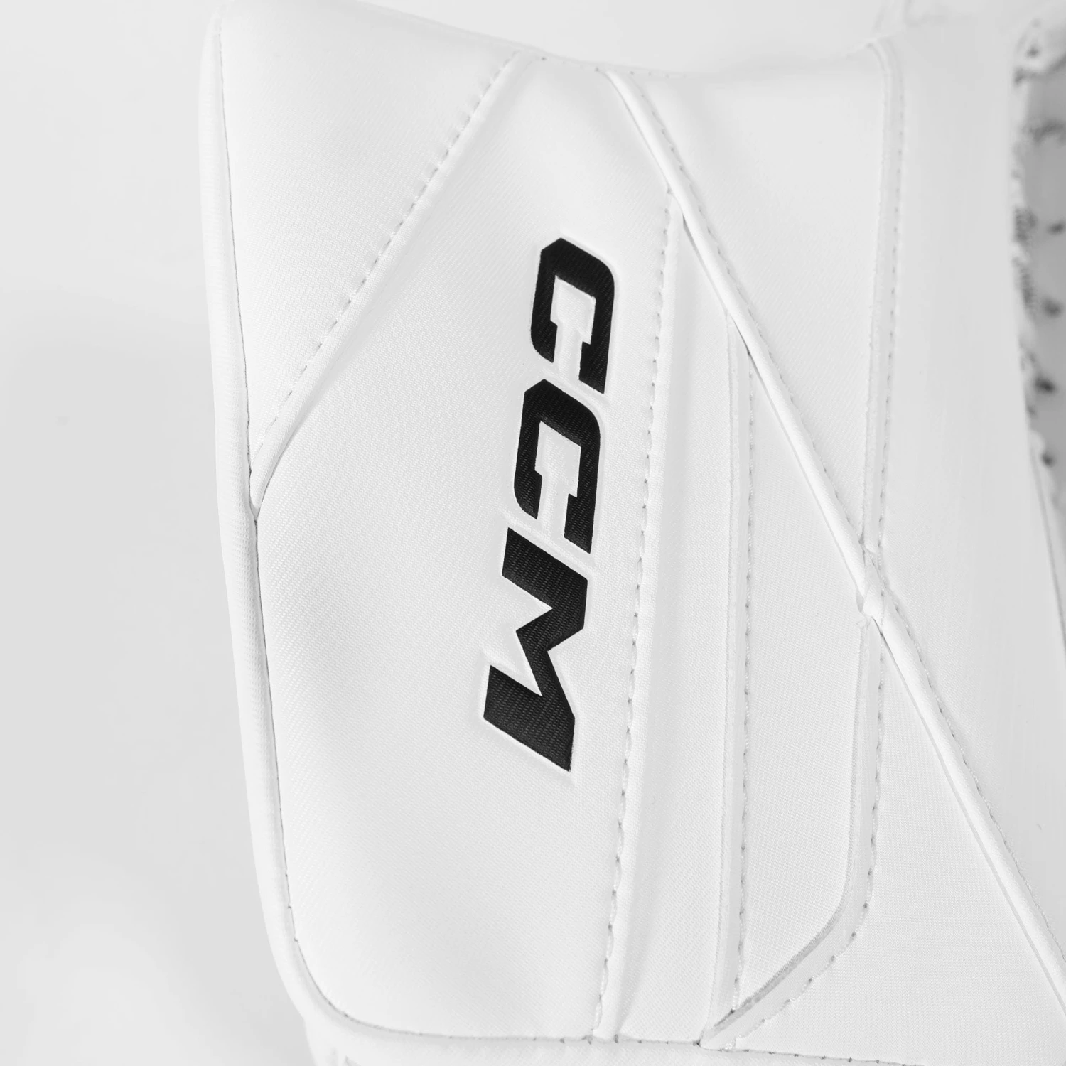 CCM Axis 2.9 Intermediate Goalie Catcher - Source Exclusive 4 CCM Axis 2.9 Intermediate Goalie Catcher - Source Exclusive - Image 2