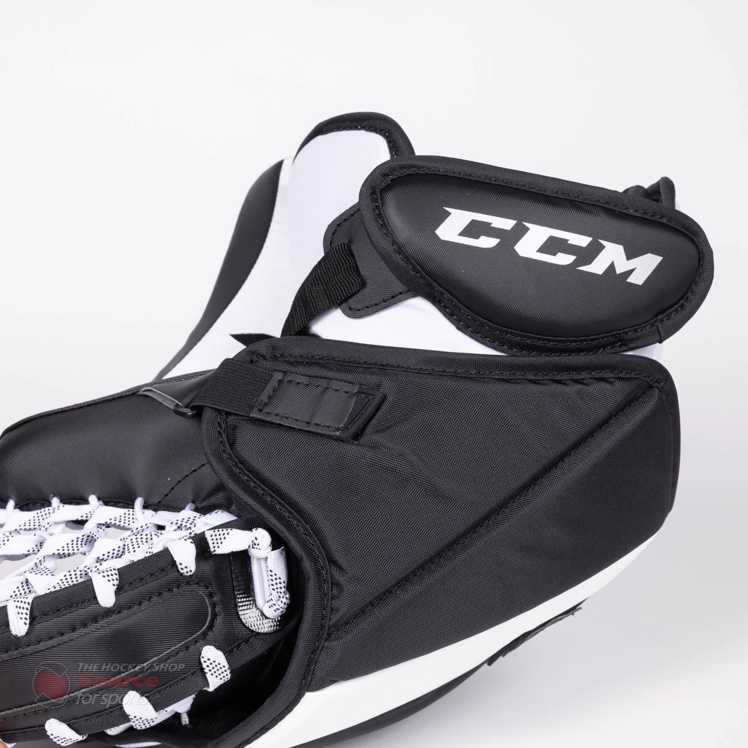 CCM Extreme Flex E5.5 Senior Goalie Catcher - Source Exclusive 8 CCM Extreme Flex E5.5 Senior Goalie Catcher - Source Exclusive - Image 6