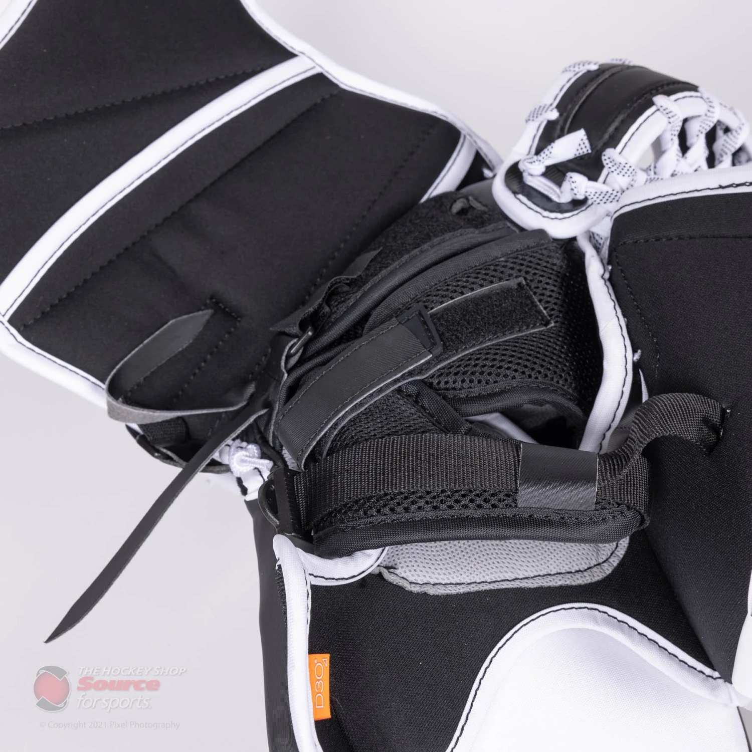 CCM Extreme Flex E5.9 Intermediate Goalie Catcher - Source Exclusive 11 CCM Extreme Flex E5.9 Intermediate Goalie Catcher - Source Exclusive - Image 9