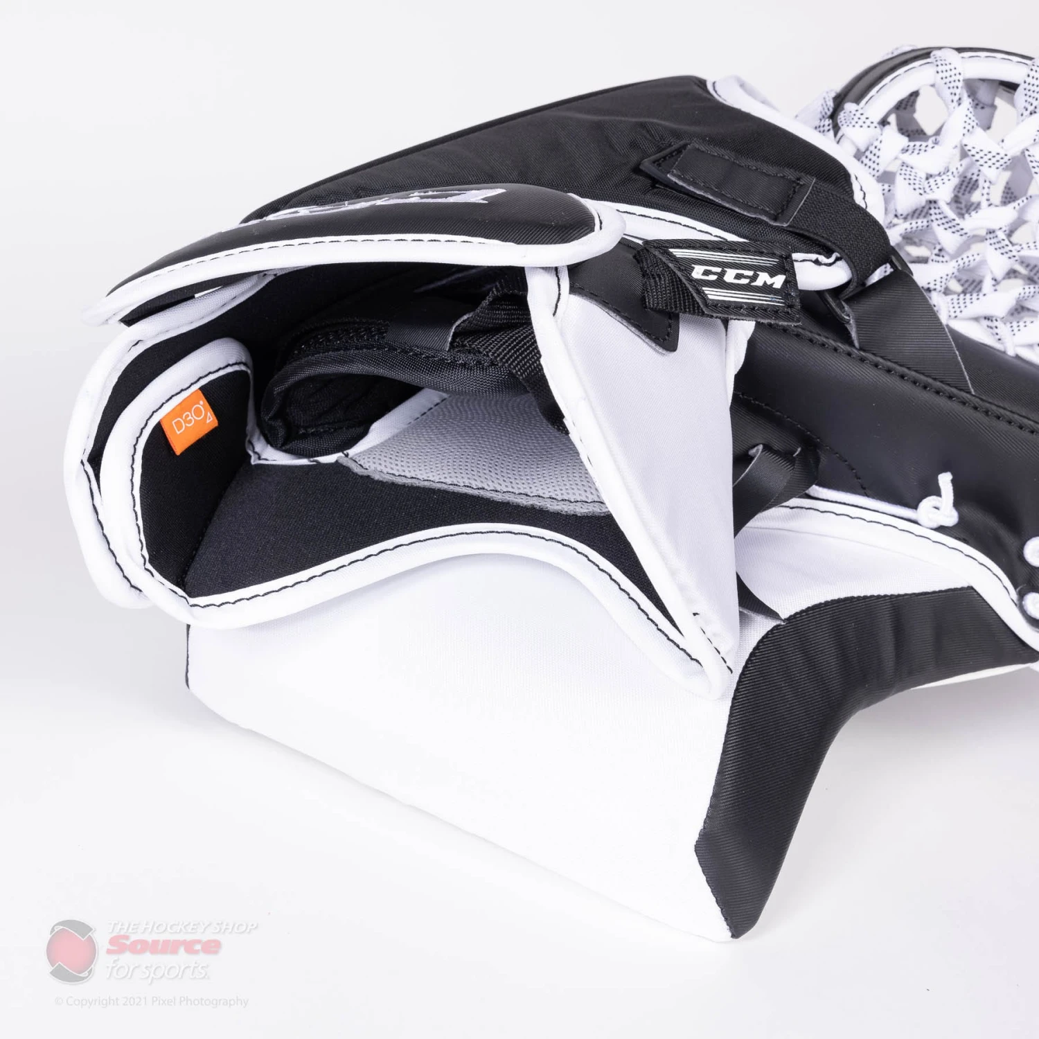 CCM Extreme Flex E5.9 Intermediate Goalie Catcher - Source Exclusive 10 CCM Extreme Flex E5.9 Intermediate Goalie Catcher - Source Exclusive - Image 8