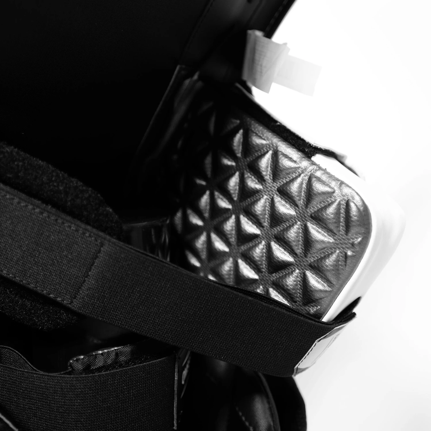 CCM Axis 2.9 Intermediate Goalie Leg Pads - Source Exclusive 8 CCM Axis 2.9 Intermediate Goalie Leg Pads - Source Exclusive - Image 6