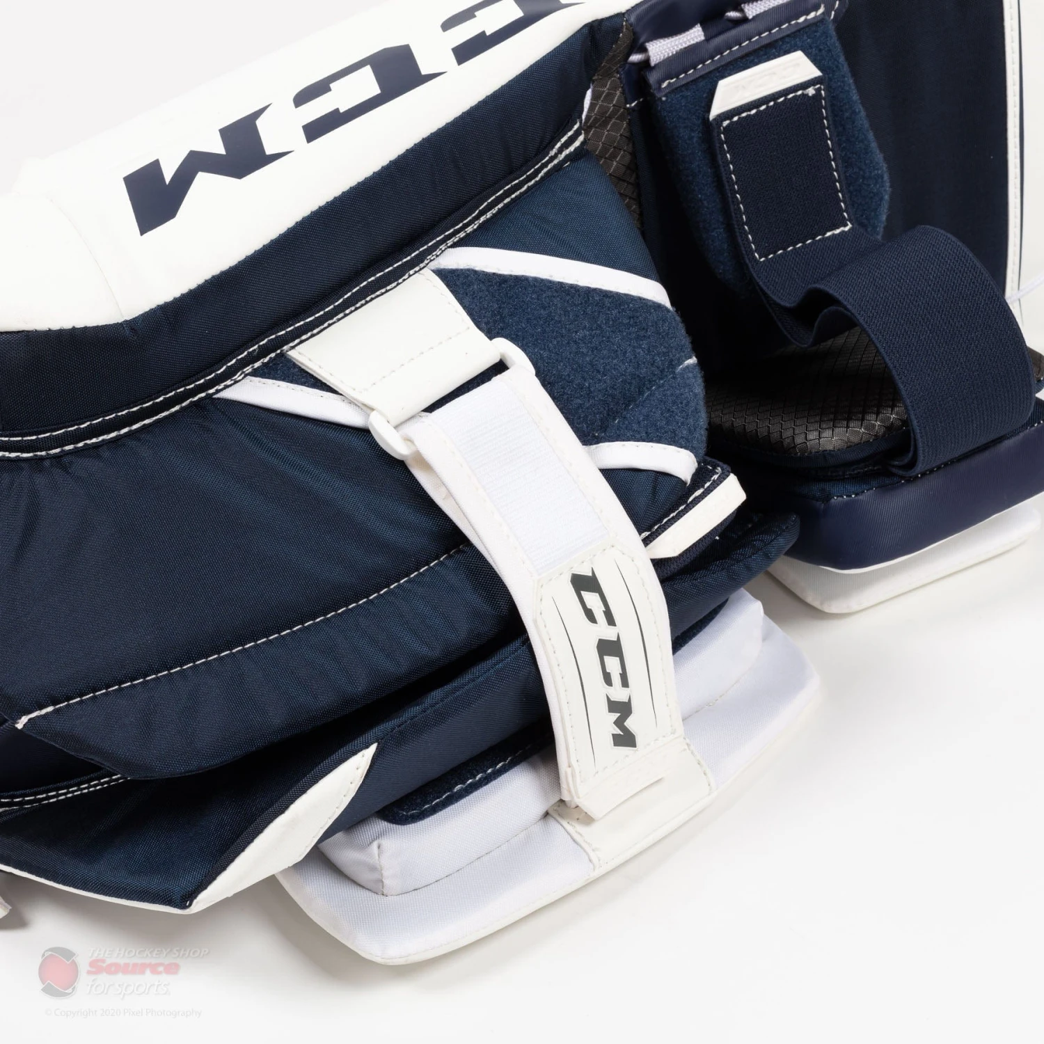 CCM Axis A1.5 Junior Goalie Leg Pads 8 CCM Axis A1.5 Junior Goalie Leg Pads - Image 6