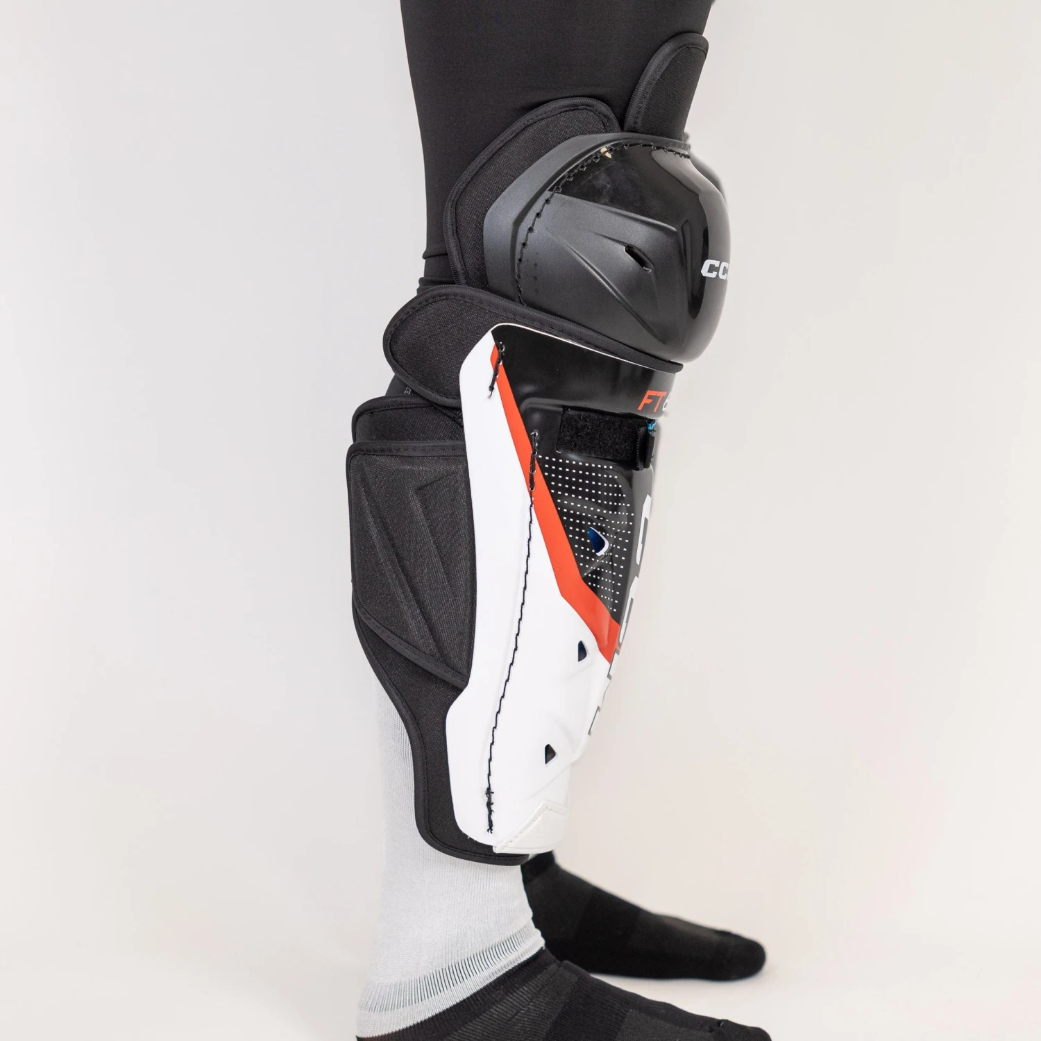 CCM Jetspeed FT680 Junior Hockey Shin Guards 9 CCM Jetspeed FT680 Junior Hockey Shin Guards - Image 7