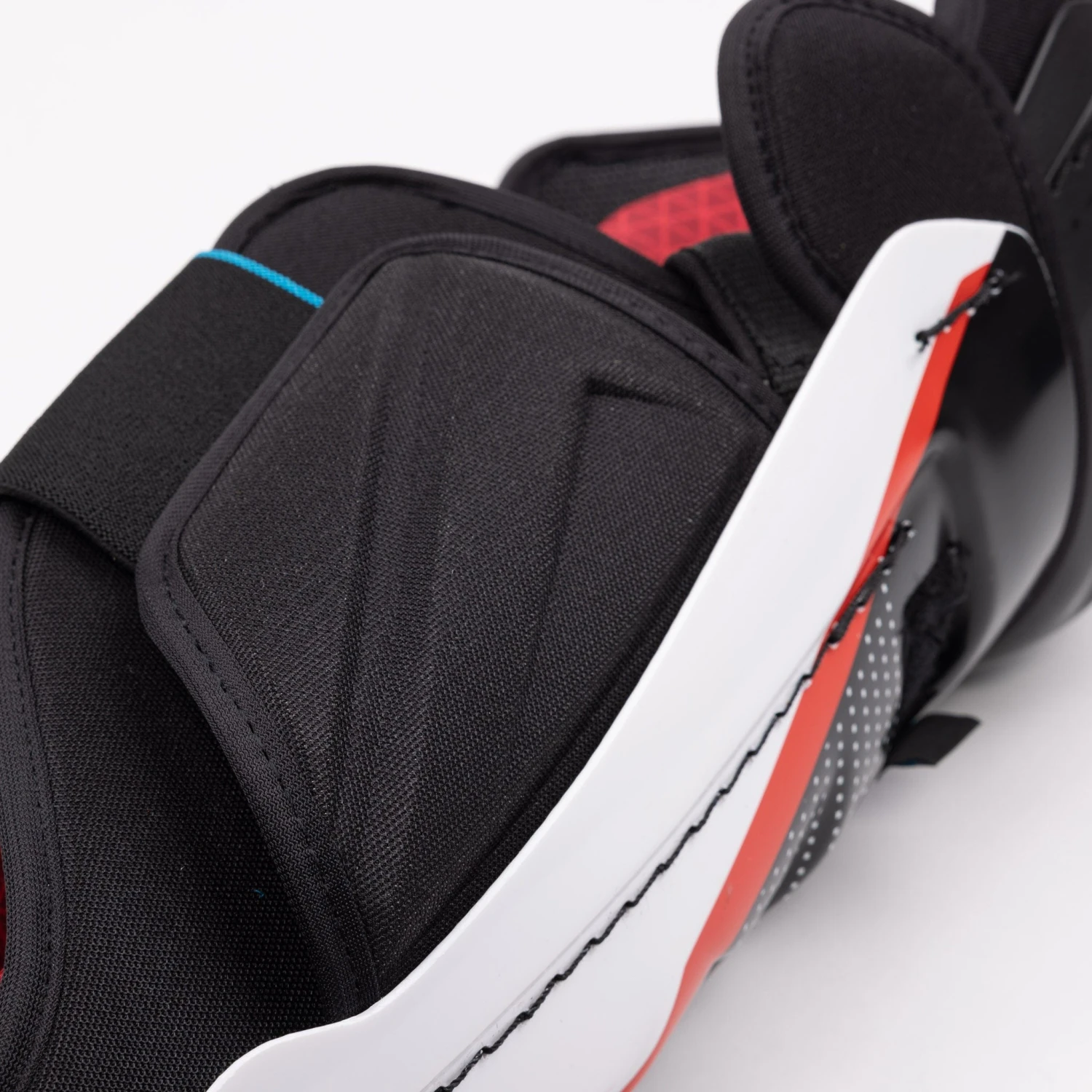 CCM Jetspeed FT680 Junior Hockey Shin Guards 10 CCM Jetspeed FT680 Junior Hockey Shin Guards - Image 8