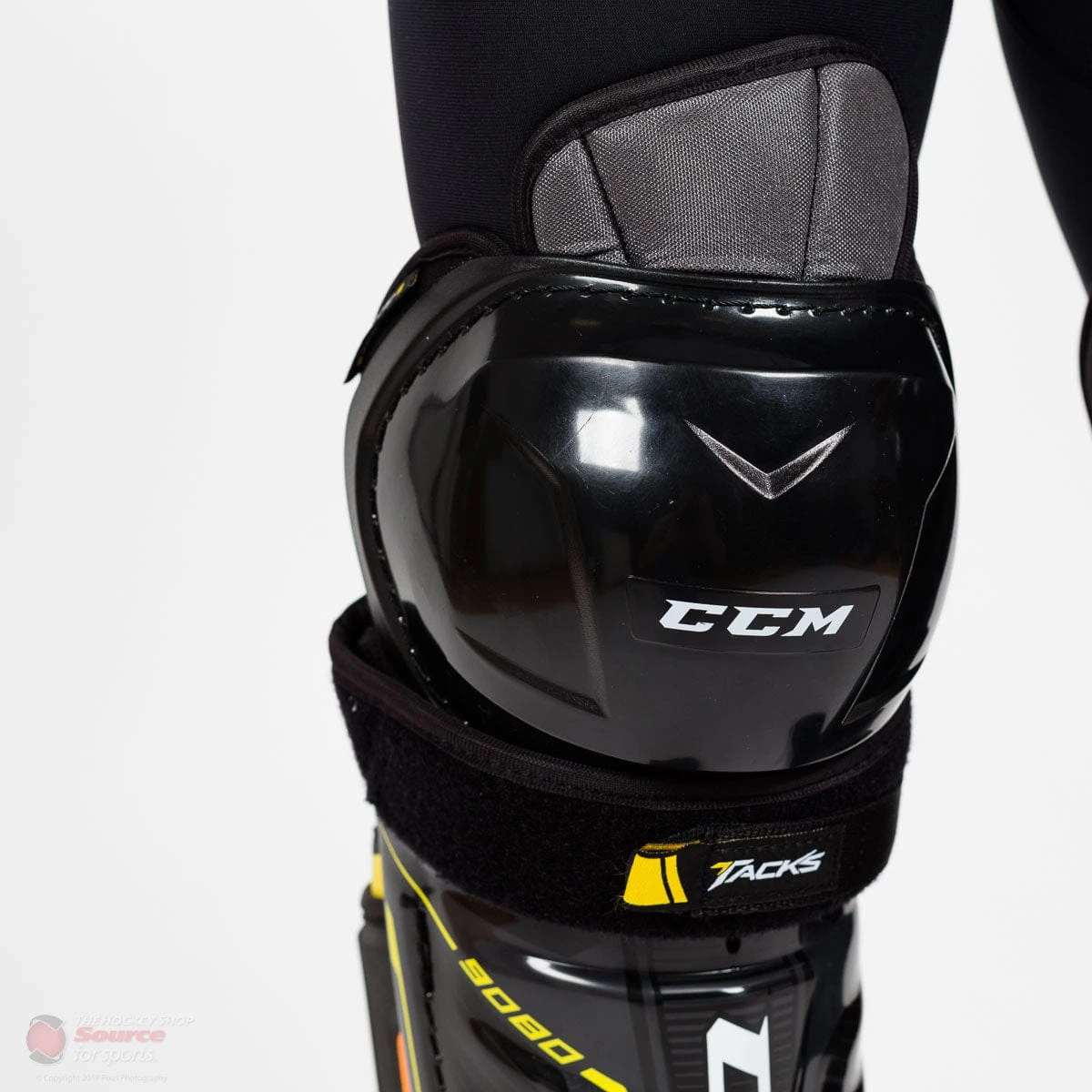 CCM Tacks 9080 Senior Hockey Shin Guards 5 CCM Tacks 9080 Senior Hockey Shin Guards - Image 3