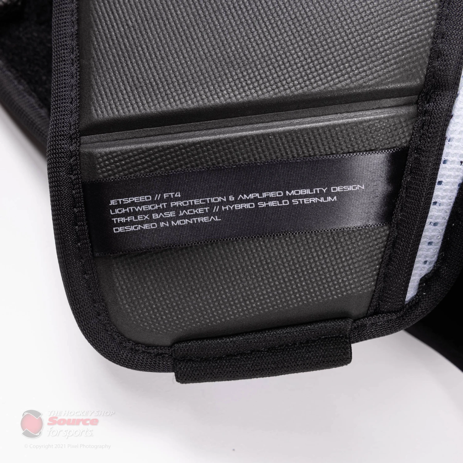 CCM Jetspeed FT4 Senior Hockey Shoulder Pads 5 CCM Jetspeed FT4 Senior Hockey Shoulder Pads - Image 3