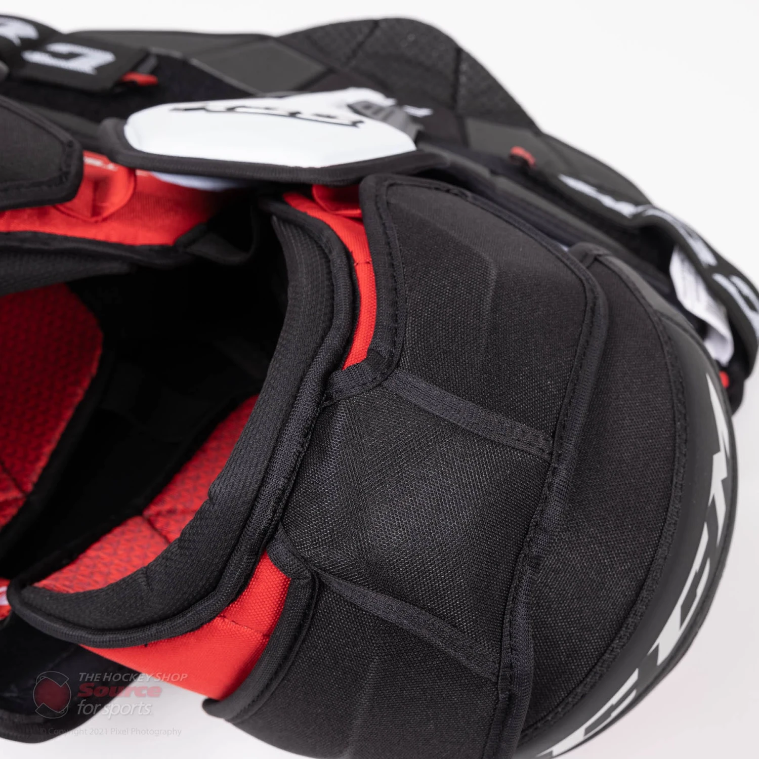CCM Jetspeed FT4 Senior Hockey Shoulder Pads 13 CCM Jetspeed FT4 Senior Hockey Shoulder Pads - Image 11