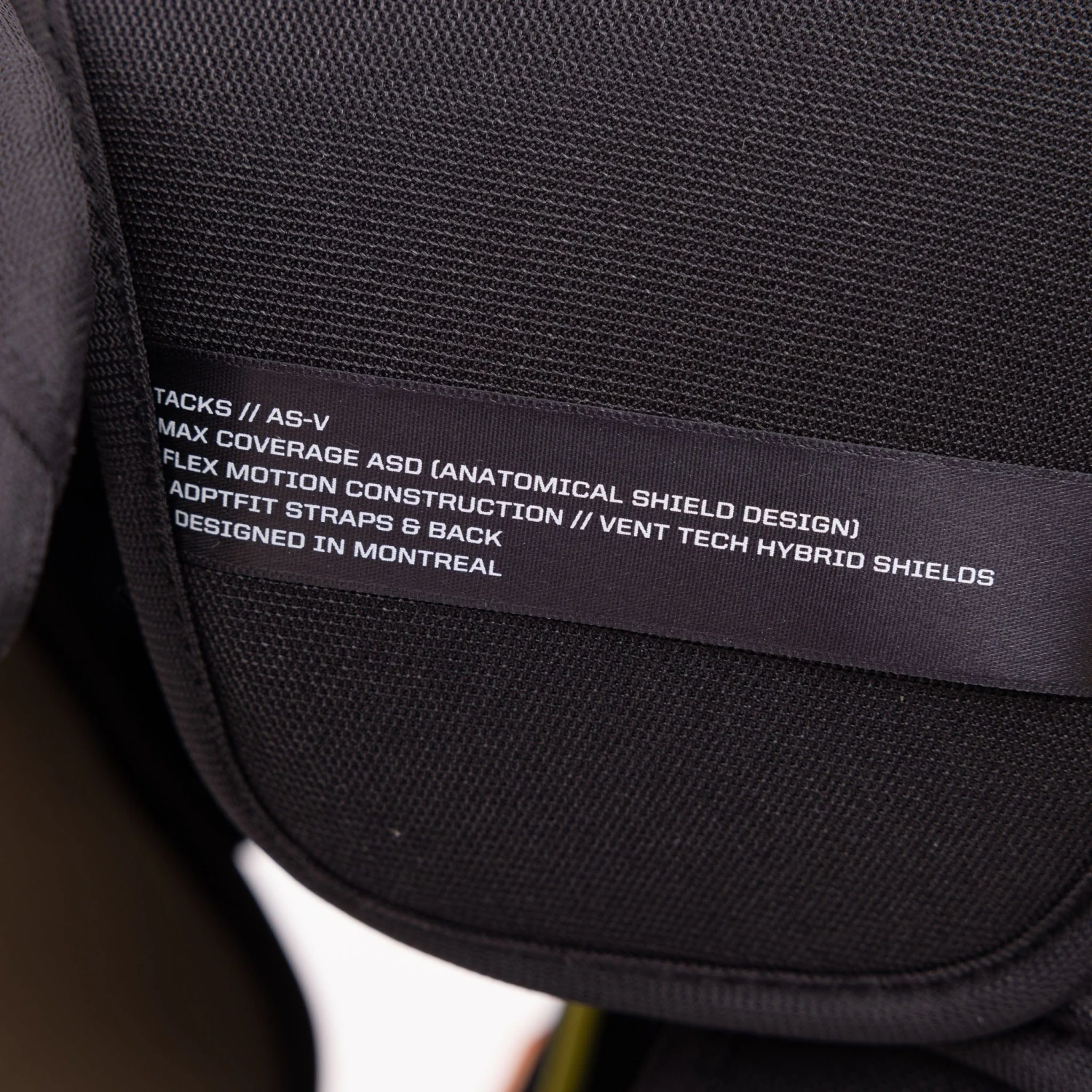 CCM Tacks AS-V Senior Hockey Shoulder Pads 7 CCM Tacks AS-V Senior Hockey Shoulder Pads - Image 5