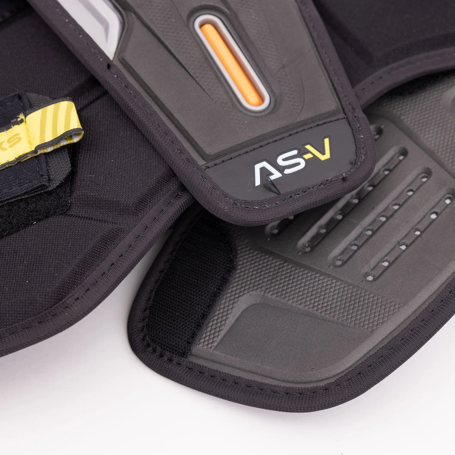 CCM Tacks AS-V Senior Hockey Shoulder Pads 14 CCM Tacks AS-V Senior Hockey Shoulder Pads - Image 12